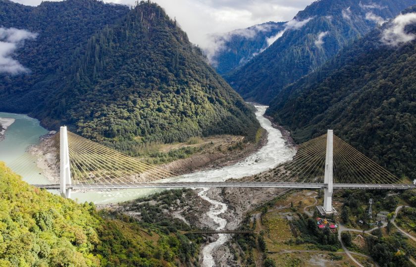 Most Chilonggou na úseku Tongmai na sichuansko-tibetské dálnici.